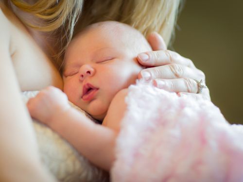 Die schönste Hautpflege für Ihr Baby: Körperkontakt