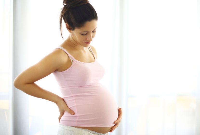 Rückenschmerzen in der Schwangerschaft • Ursachen, Übungen..
