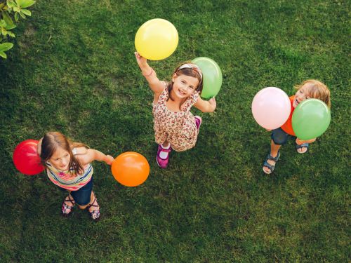 bewegungsspiele für kinder ideen für drinnen draußen