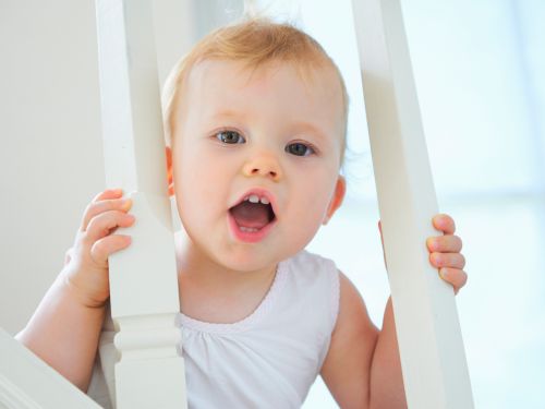 Geländer: riskant für Babys und Kinder