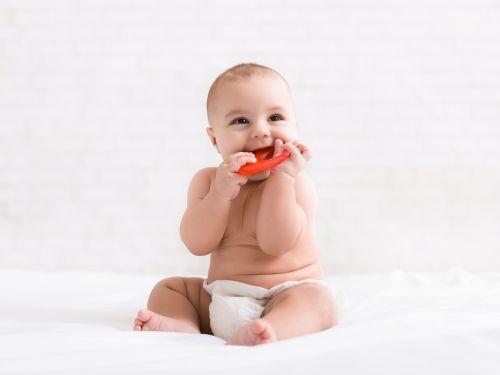 Kinder schon vor dem Zahnen ans Zähneputzen gewöhnen