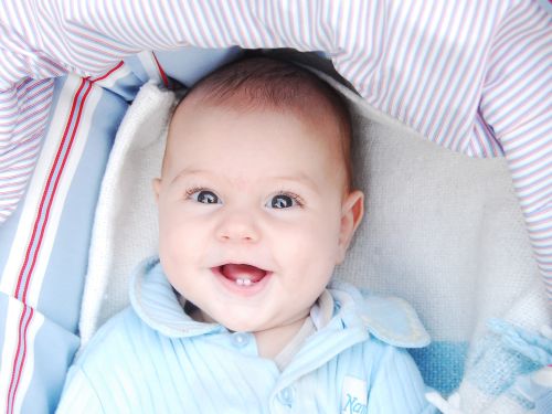Mythos über das Zahnen bei Babys