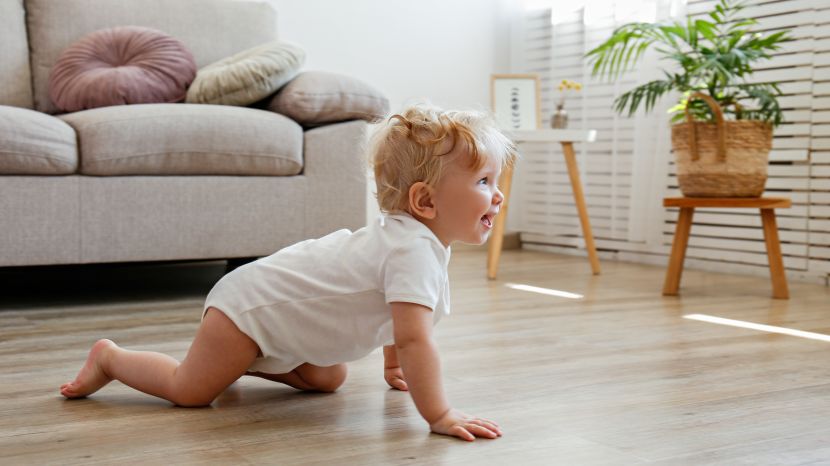 Ab wann krabbeln Babys und lässt sich das fördern?