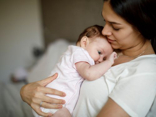 Alarmsignale beim Baby: je jünger, desto früher in die ärztliche Praxis!