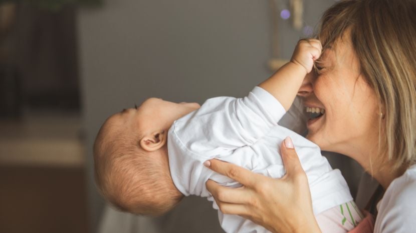 Tourniquet-Syndrom: Wie ausgefallene Haare deinem Baby gefährlich werden können