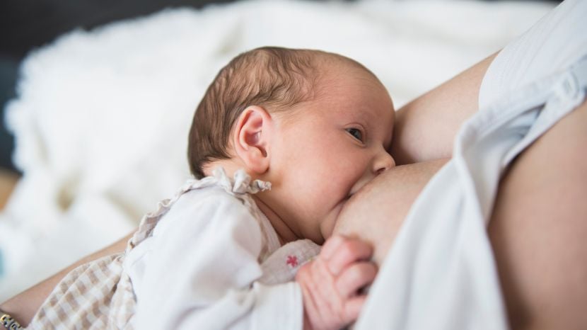 Kolostrum: So wertvoll ist die erste Muttermilch für dein Baby