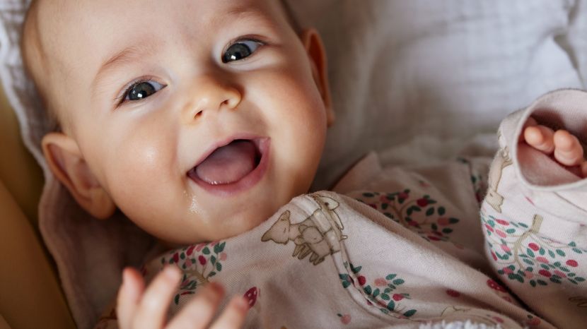 Kurze Mädchennamen: 80 süße und seltene Ideen für dein Baby