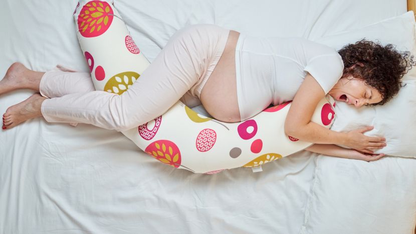 Diese Schlafposition eignet sich in der Schwangerschaft am besten
